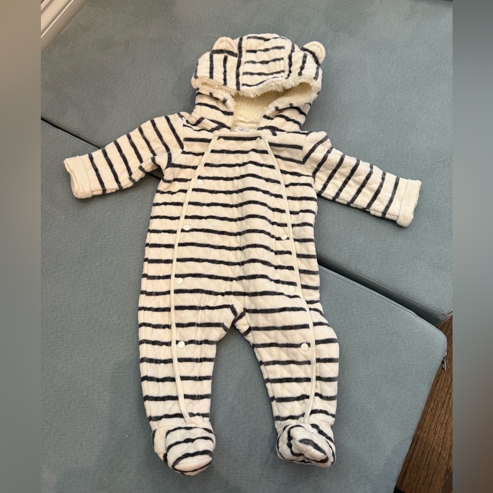 NWOT Cozy Baby Bunting